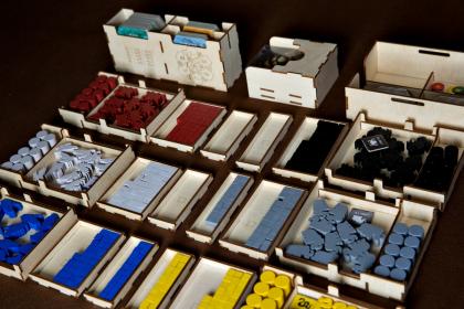 Insert pasujący do gry Władcy Ziemi