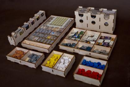 Insert pasujący do gry Great Western Trail (pierwsza edycja)