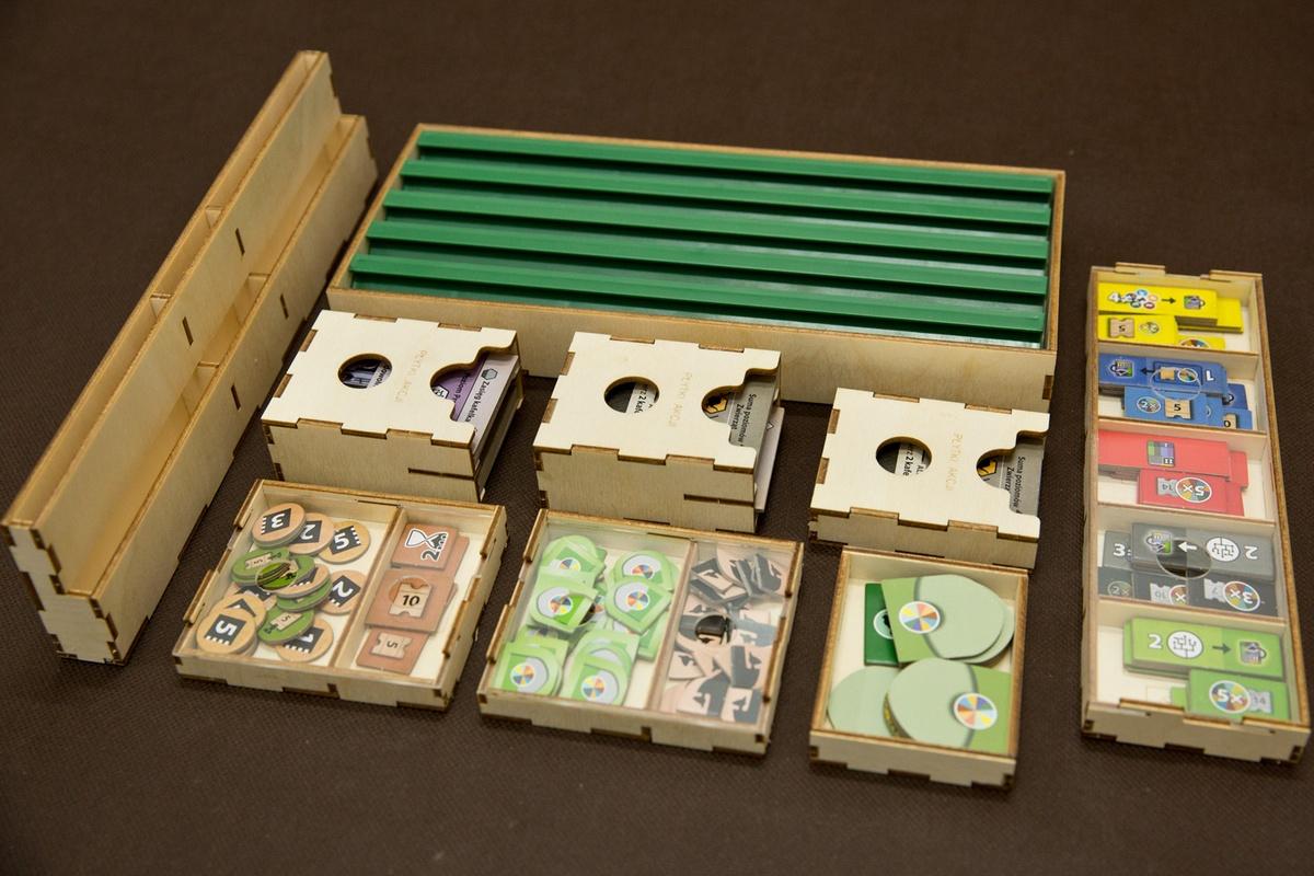 Insert pasujący do gry Rezerwat