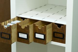 Zasobnik z szufladami pasujacy do gry Dominion do regału Kallax